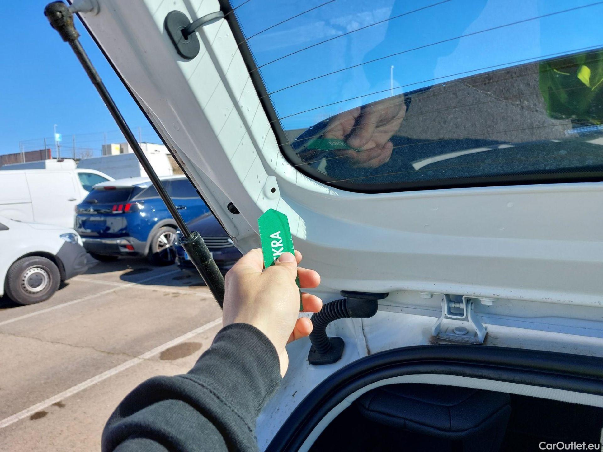  Opel  Corsa OPEL  1.2T XHL 74kW (100CV) Elegance #3