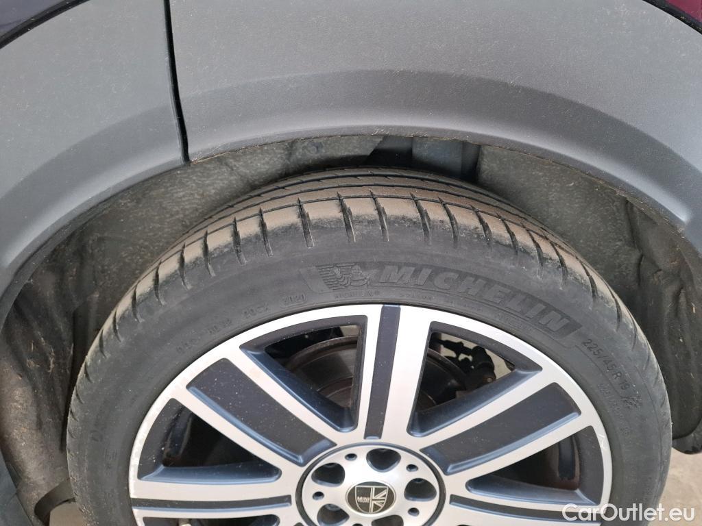  Mini  Countryman MINI  / 2016 / 5P / Crossover Cooper D Finition Yours 150 BVM6 #39