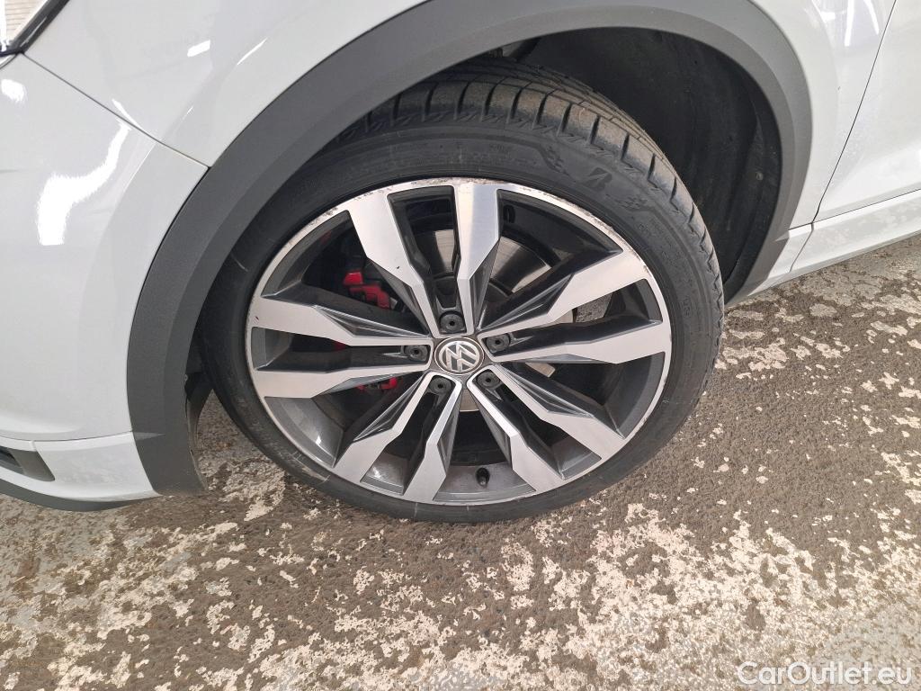  Volkswagen  T-ROC VOLKSWAGEN  / 2017 / 5P / SUV 1.5 TSI 150 EVO R-LINE DSG7 #1