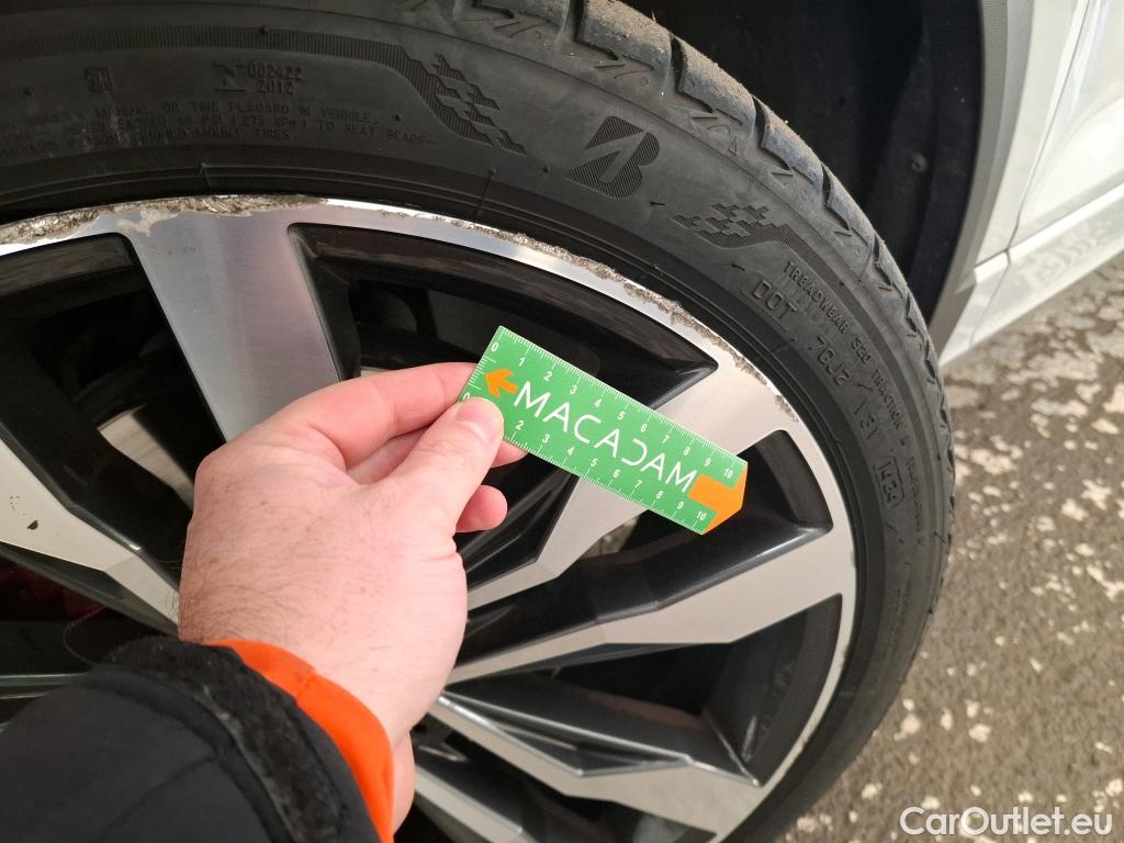  Volkswagen  T-ROC VOLKSWAGEN  / 2017 / 5P / SUV 1.5 TSI 150 EVO R-LINE DSG7 #4