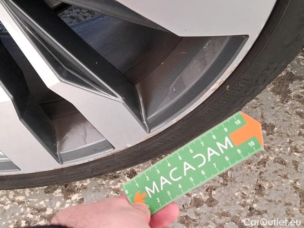  Volkswagen  T-ROC VOLKSWAGEN  / 2017 / 5P / SUV 1.5 TSI 150 EVO R-LINE DSG7 #19