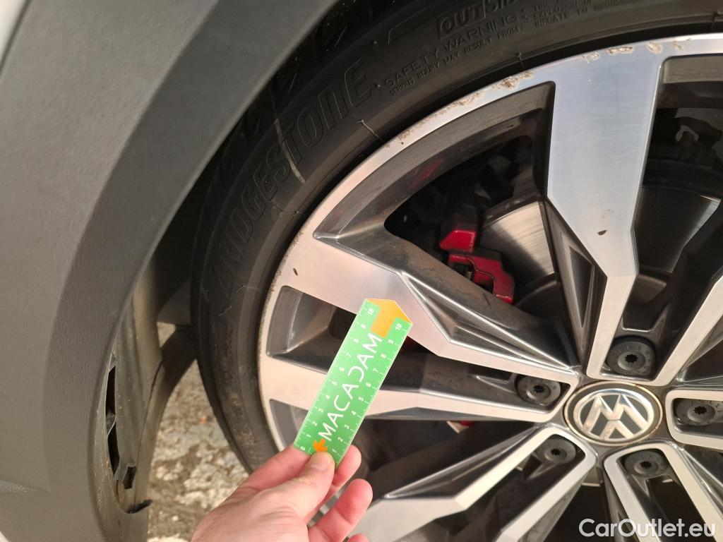  Volkswagen  T-ROC VOLKSWAGEN  / 2017 / 5P / SUV 1.5 TSI 150 EVO R-LINE DSG7 #5