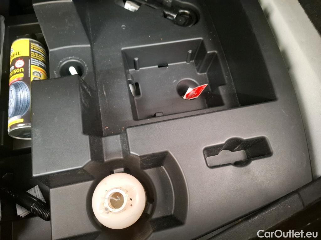  Nissan  Juke NISSAN  / 2019 / 5P / Crossover DIG-T 114 BVM6 Shadow(SP) #51