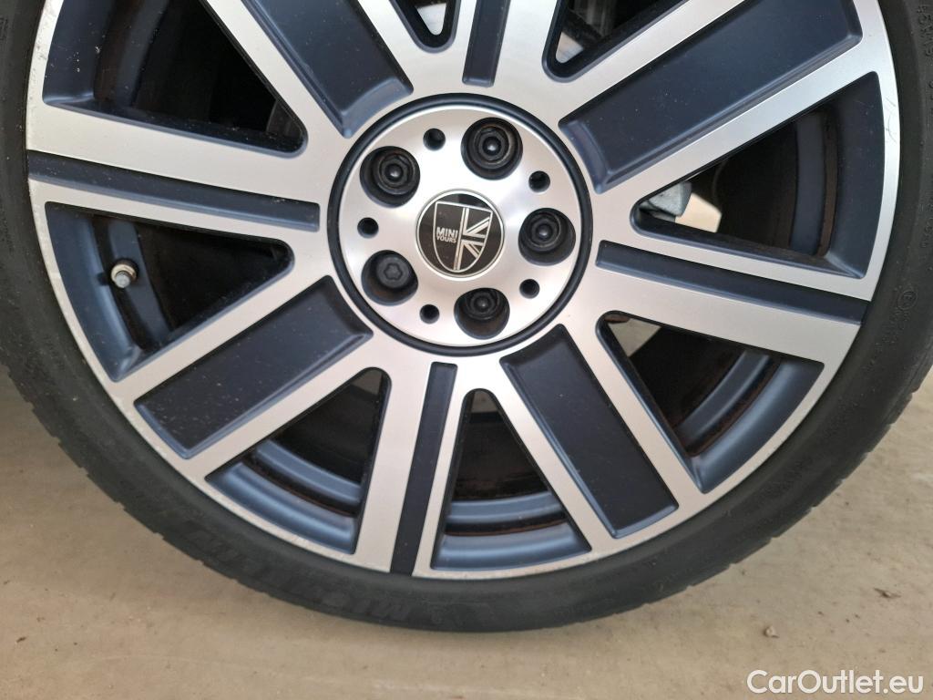  Mini  Countryman MINI  / 2016 / 5P / Crossover Cooper D Finition Yours 150 BVM6 #40