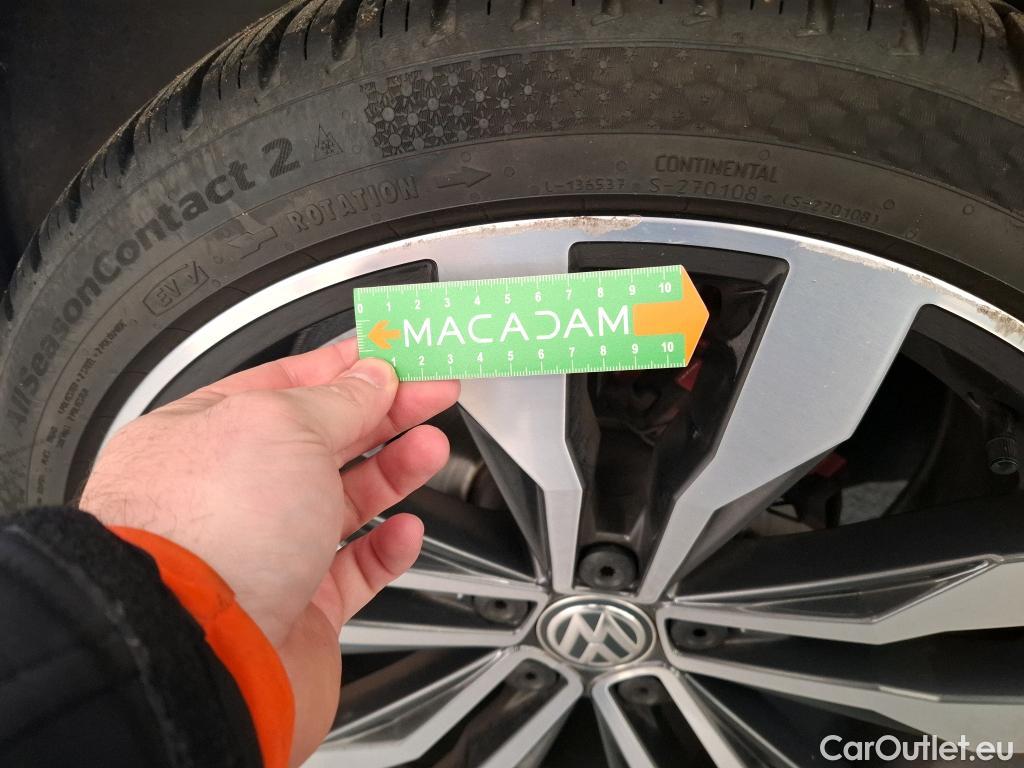  Volkswagen  T-ROC VOLKSWAGEN  / 2017 / 5P / SUV 1.5 TSI 150 EVO R-LINE DSG7 #18