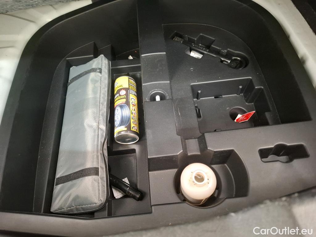  Nissan  Juke NISSAN  / 2019 / 5P / Crossover DIG-T 114 BVM6 Shadow(SP) #34