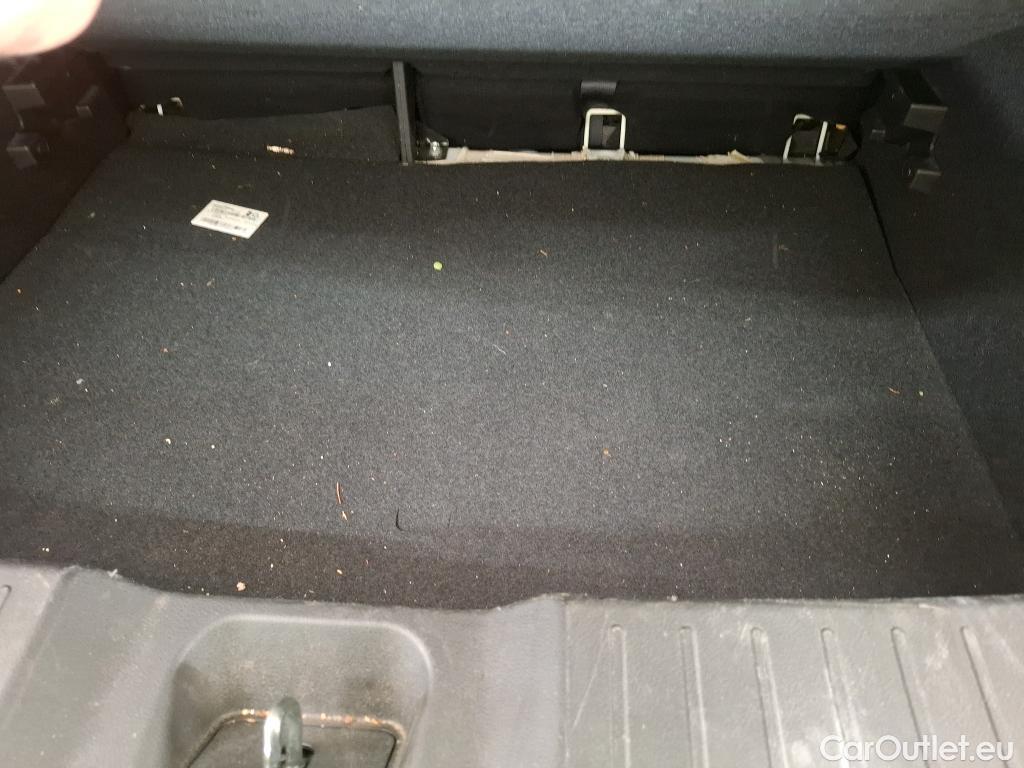  Nissan  Juke NISSAN  / 2019 / 5P / Crossover DIG-T 114 BVM6 Shadow(SP) #35