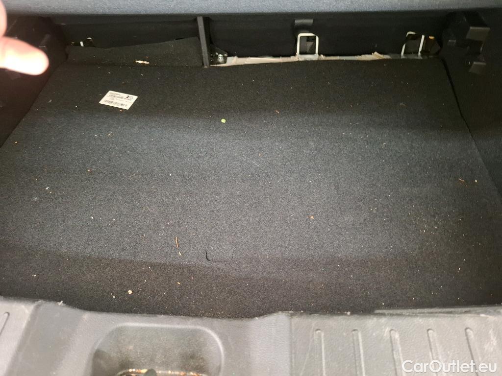  Nissan  Juke NISSAN  / 2019 / 5P / Crossover DIG-T 114 BVM6 Shadow(SP) #50