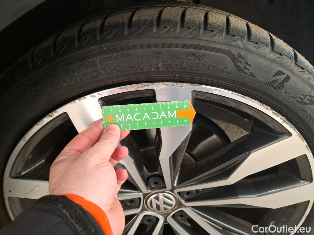  Volkswagen  T-ROC VOLKSWAGEN  / 2017 / 5P / SUV 1.5 TSI 150 EVO R-LINE DSG7 #3