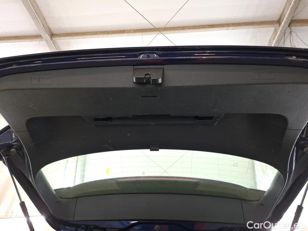  Volkswagen  Golf  VOLKSWAGEN / 2020 / 5P / Berline 2.0 TDI SCR 115 DSG7 Life Busi #35