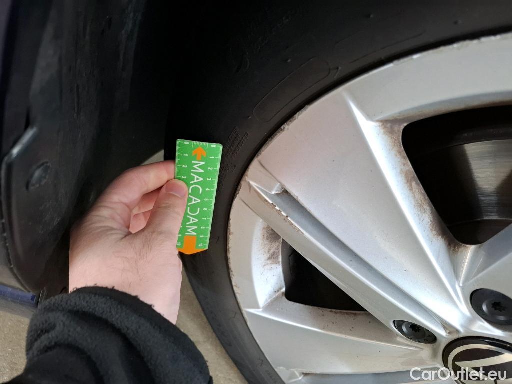  Volkswagen  Golf  VOLKSWAGEN / 2020 / 5P / Berline 2.0 TDI SCR 115 DSG7 Life Busi #34