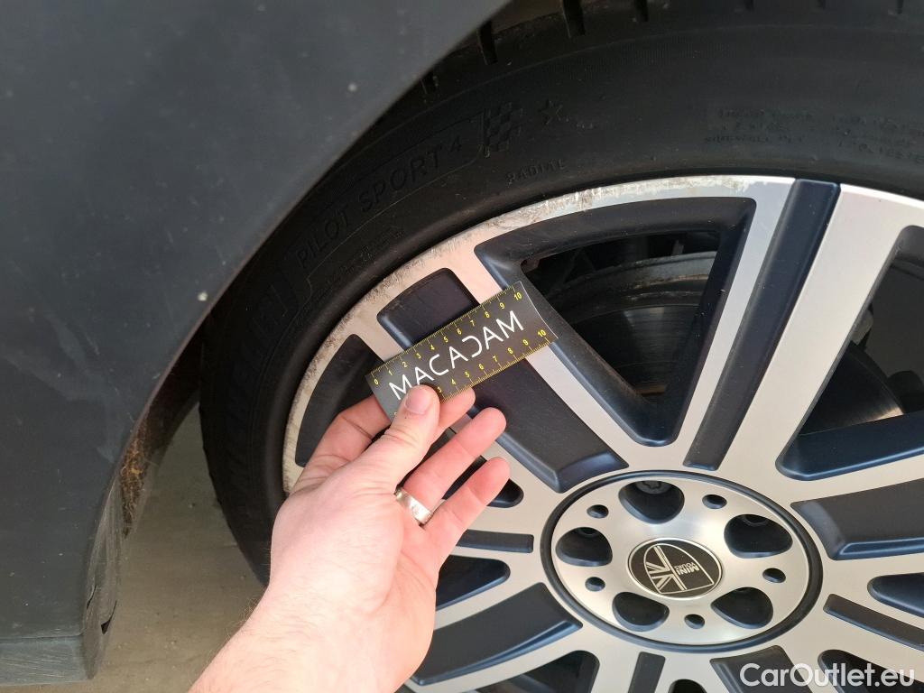  Mini  Countryman MINI  / 2016 / 5P / Crossover Cooper D Finition Yours 150 BVM6 #33