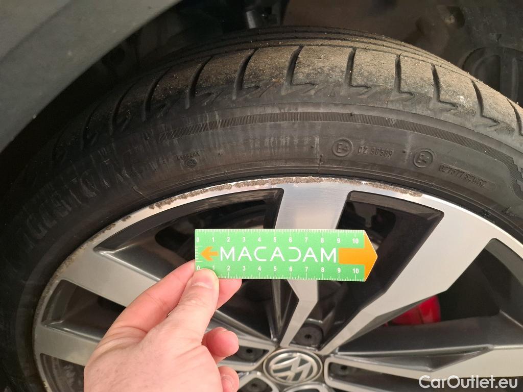  Volkswagen  T-ROC VOLKSWAGEN  / 2017 / 5P / SUV 1.5 TSI 150 EVO R-LINE DSG7 #22