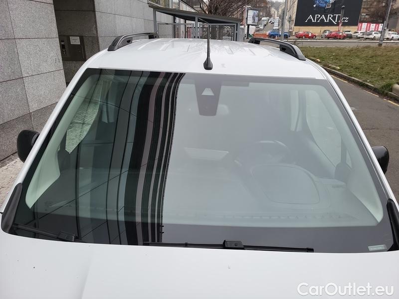  Opel  Combo  Life (E)  (2018) Com.L.1.5D 96 Elegance Plus 5d #1