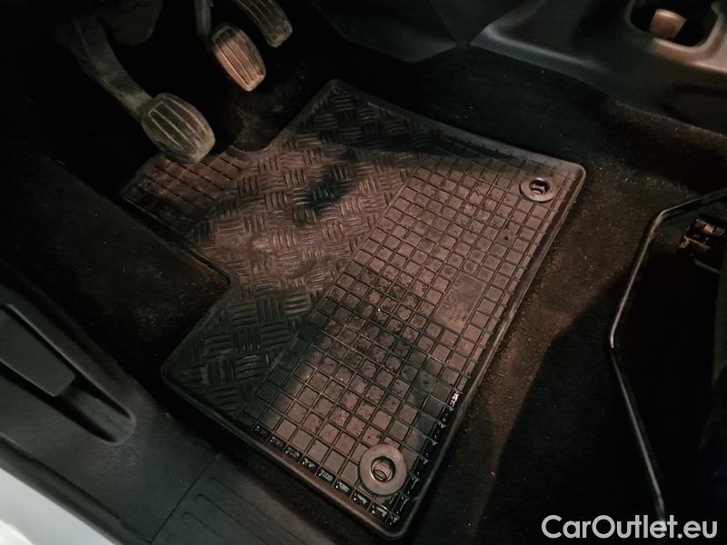  Opel  Combo  Life (E)  (2018) C.Life 1.5CDTI 96 Elegance+ #11