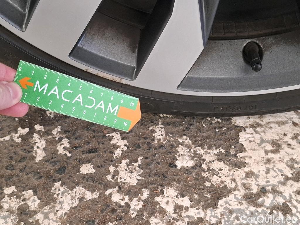  Volkswagen  T-ROC VOLKSWAGEN  / 2017 / 5P / SUV 1.5 TSI 150 EVO R-LINE DSG7 #35