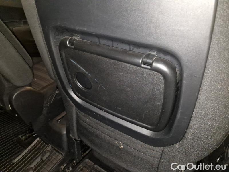  Opel  Combo  Life (E)  (2018) Com.L.1.5D 96 Elegance Plus 5d #25