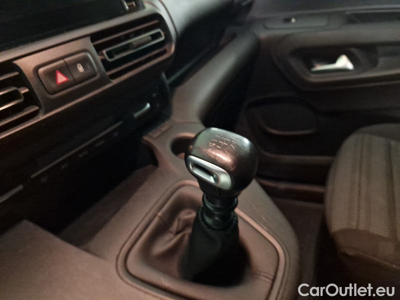  Opel  Combo  Life (E)  (2018) Com.L.1.5D 96 Elegance Plus 5d #13