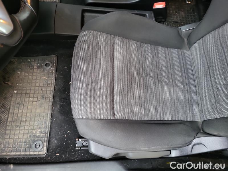  Opel  Combo  Life (E)  (2018) C.Life 1.5CDTI 96 Eleg.Plus  #4