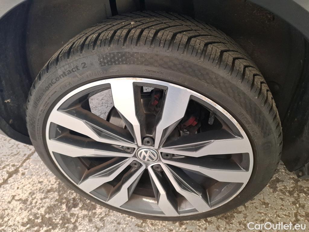  Volkswagen  T-ROC VOLKSWAGEN  / 2017 / 5P / SUV 1.5 TSI 150 EVO R-LINE DSG7 #36