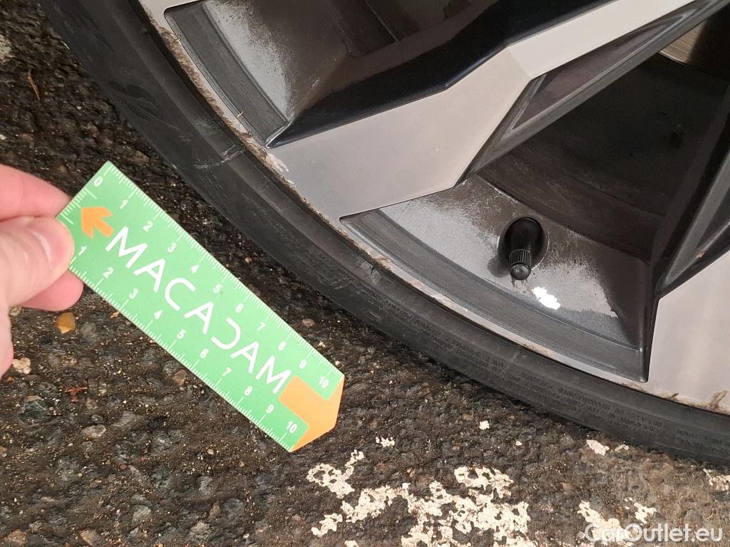  Volkswagen  T-ROC VOLKSWAGEN  / 2017 / 5P / SUV 1.5 TSI 150 EVO R-LINE DSG7 #24