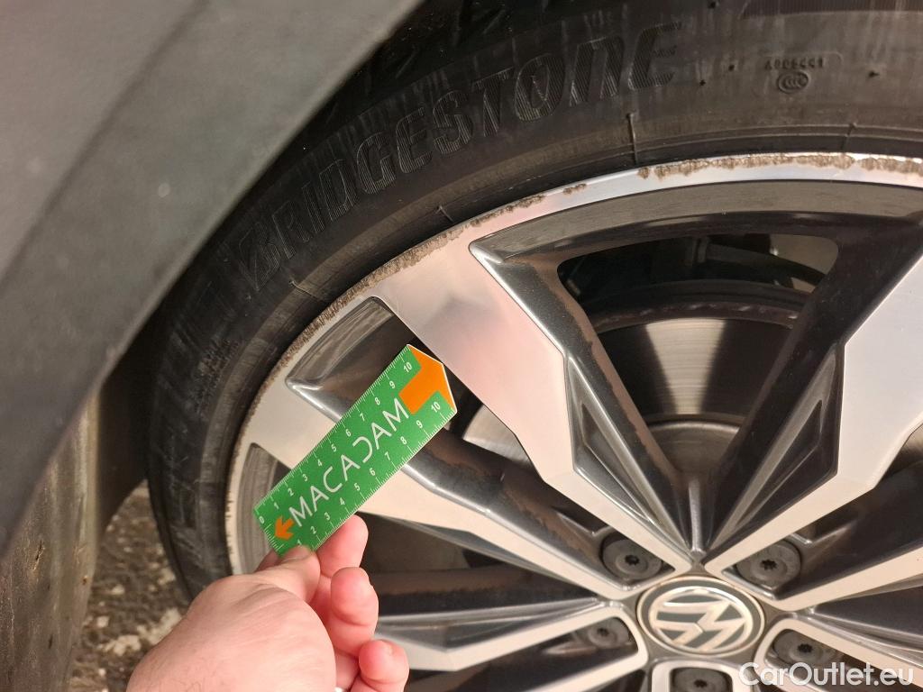  Volkswagen  T-ROC VOLKSWAGEN  / 2017 / 5P / SUV 1.5 TSI 150 EVO R-LINE DSG7 #23