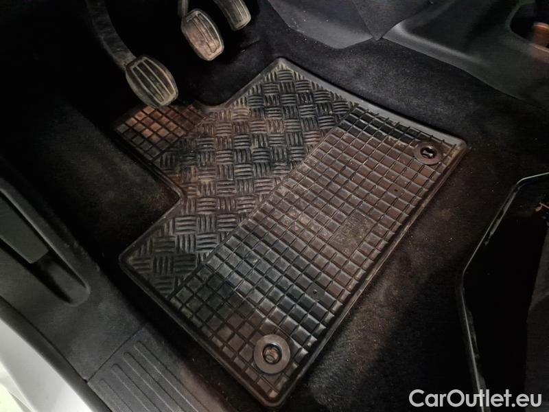  Opel  Combo  Life (E)  (2018) Com.L.1.5D 96 Elegance Plus 5d #14