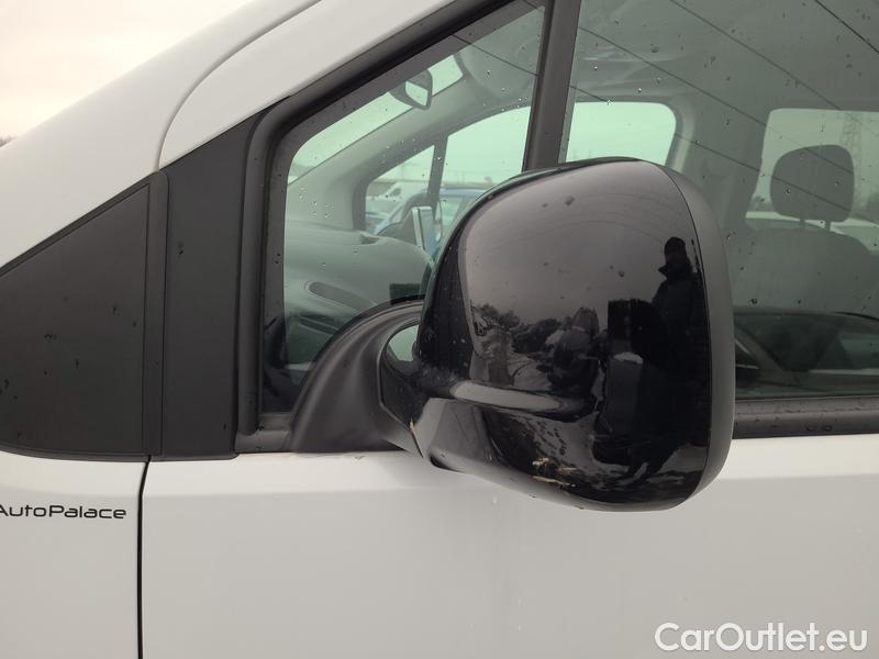  Opel  Combo  Life (E)  (2018) Com.L.1.5D 96 Elegance Plus 5d #16