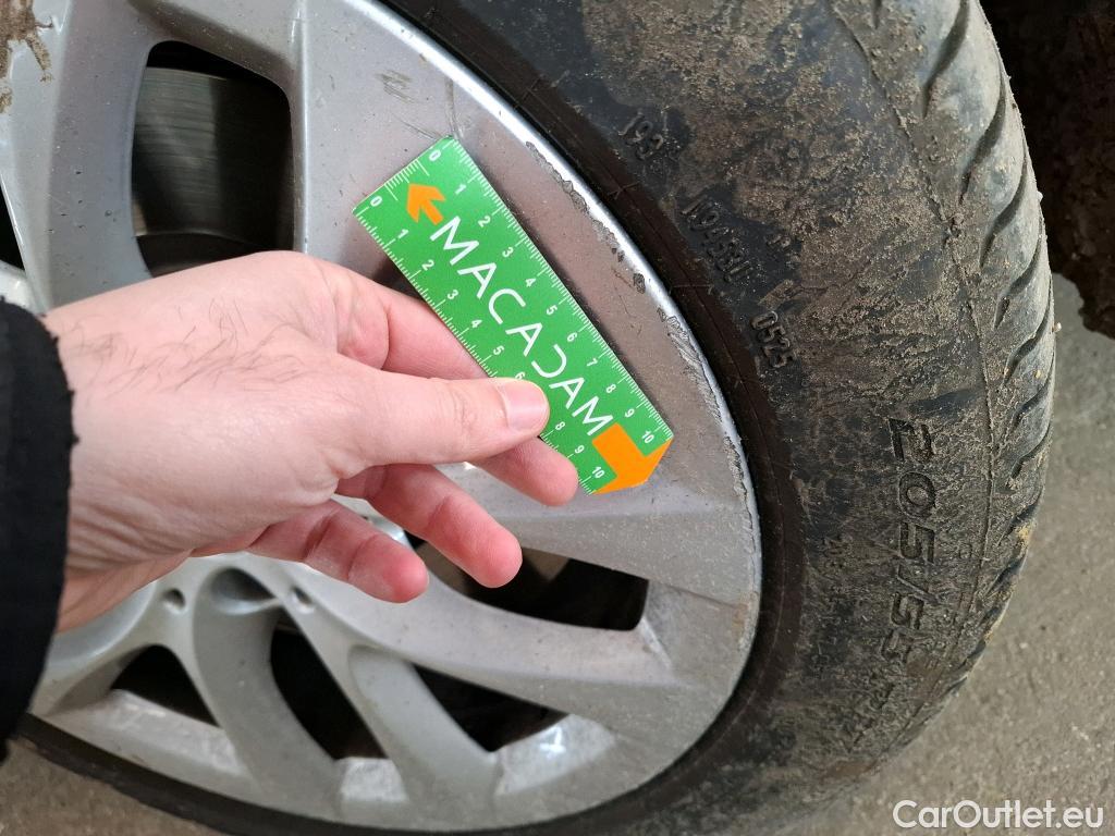  Bmw  Serie 2 BMW  Active Tourer / 2018 / 5P / monospace 225xe Business Design Auto #17