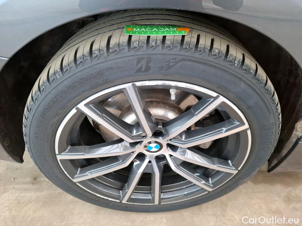  Bmw  Serie 3 BMW Série 3 Berline / 2018 / 4P / Berline 330e 292ch Edition Sport BVA8 Hybride #12