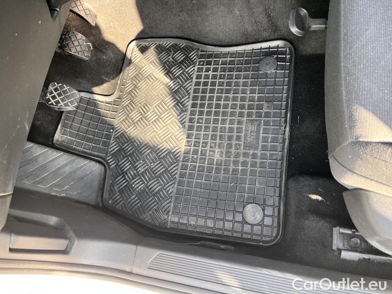  Volkswagen  Golf  VIII Lim (DA1) (2024) Var.1.0TSI 81 Life 5d #5