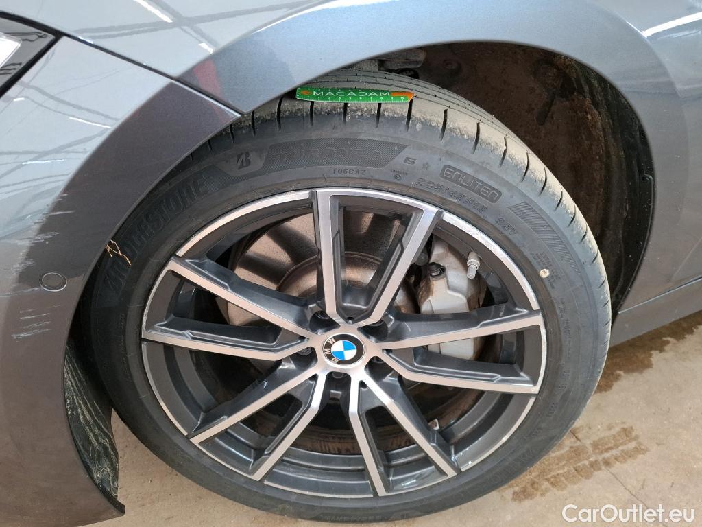  Bmw  Serie 3 BMW Série 3 Berline / 2018 / 4P / Berline 330e 292ch Edition Sport BVA8 Hybride #18