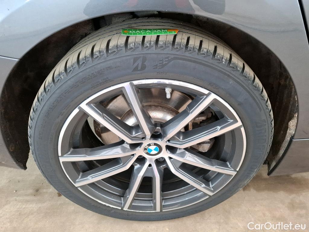  Bmw  Serie 3 BMW Série 3 Berline / 2018 / 4P / Berline 330e 292ch Edition Sport BVA8 Hybride #31