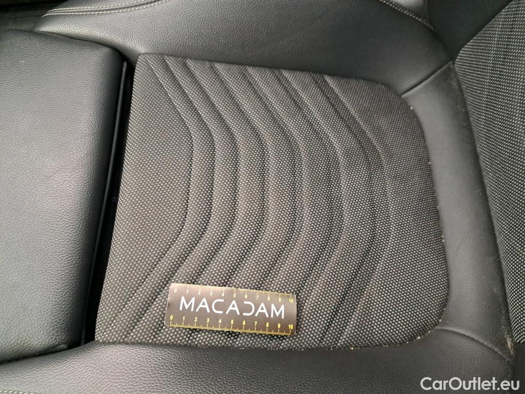  Mercedes  A-Klasse Classe A Compact  2018  5P  Berline A 250 e Business Line 8GDCT
 #36