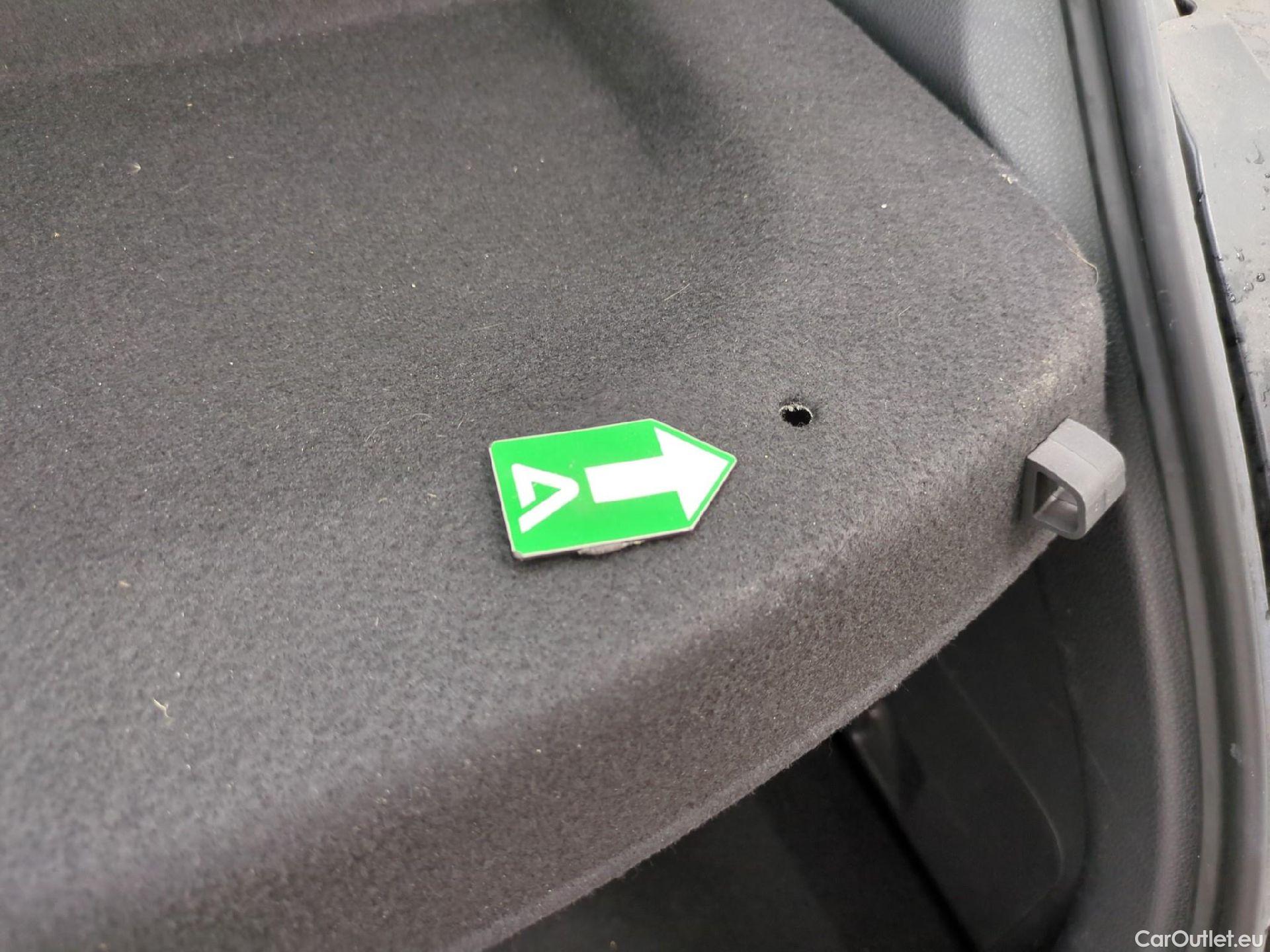  Toyota  Yaris TOYOTA  Hybride / 2019 / 5P / Berline Hybride 116h France Business #2