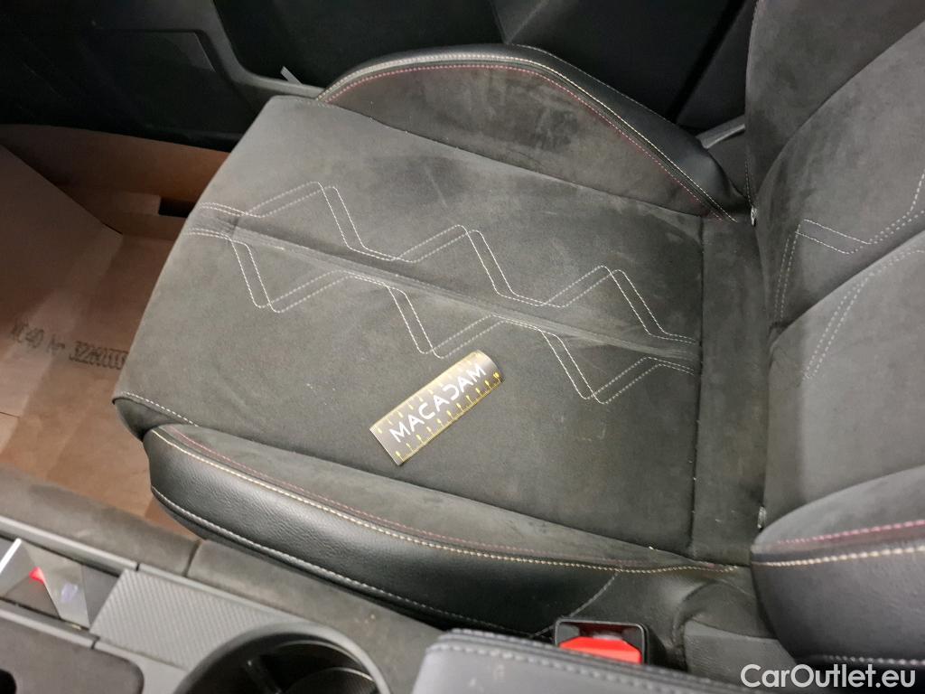  DS  DS7 DS DS 7 Crossback / 2017 / 5P / SUV E-TENSE 4x4 300 PERFORMANCE Line #81