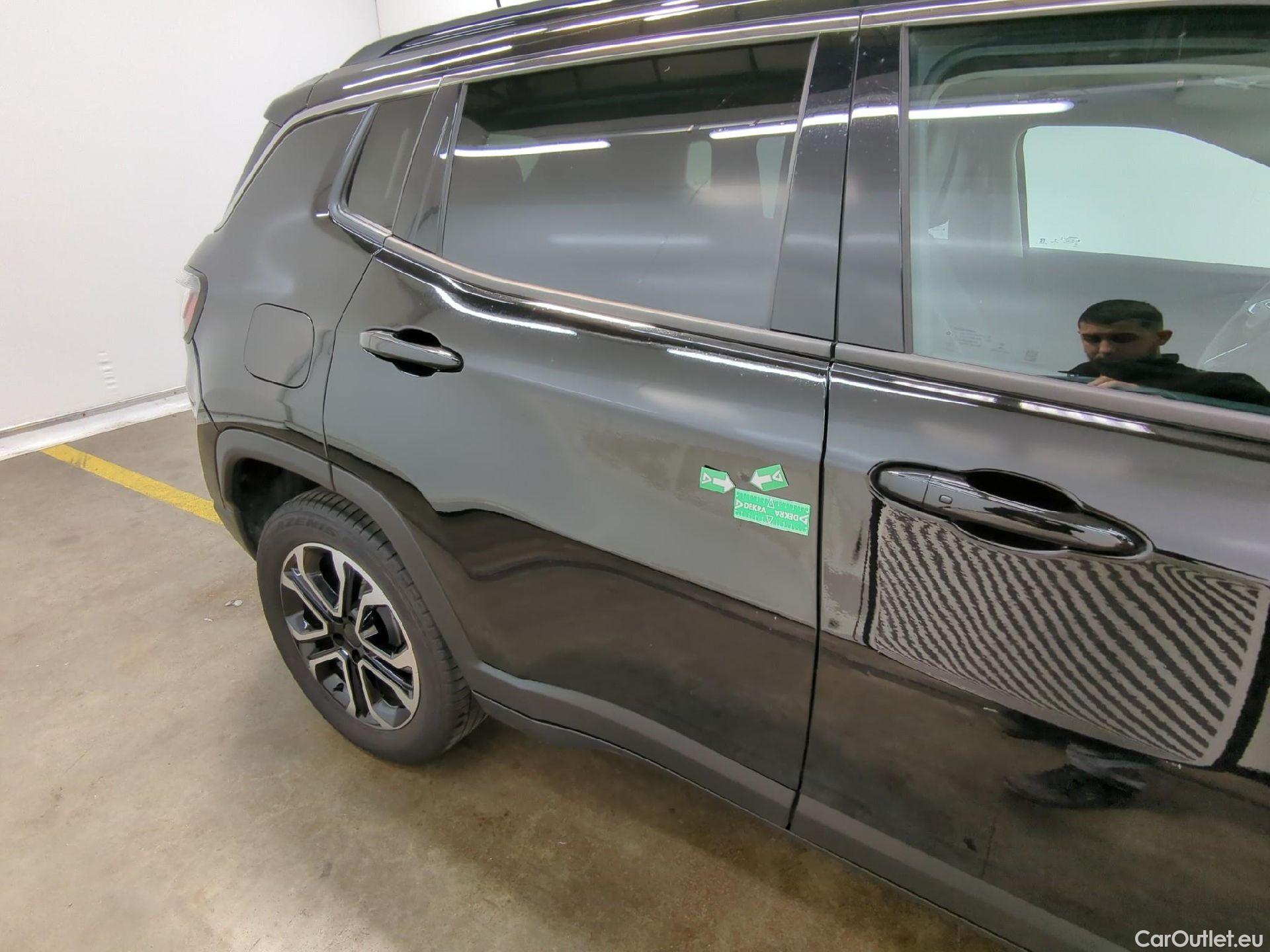  Jeep  Compass JEEP  / 2021 / 5P / SUV 1.3 TURBO T4 240 4XE LIMITED OPERATION STOCK #8