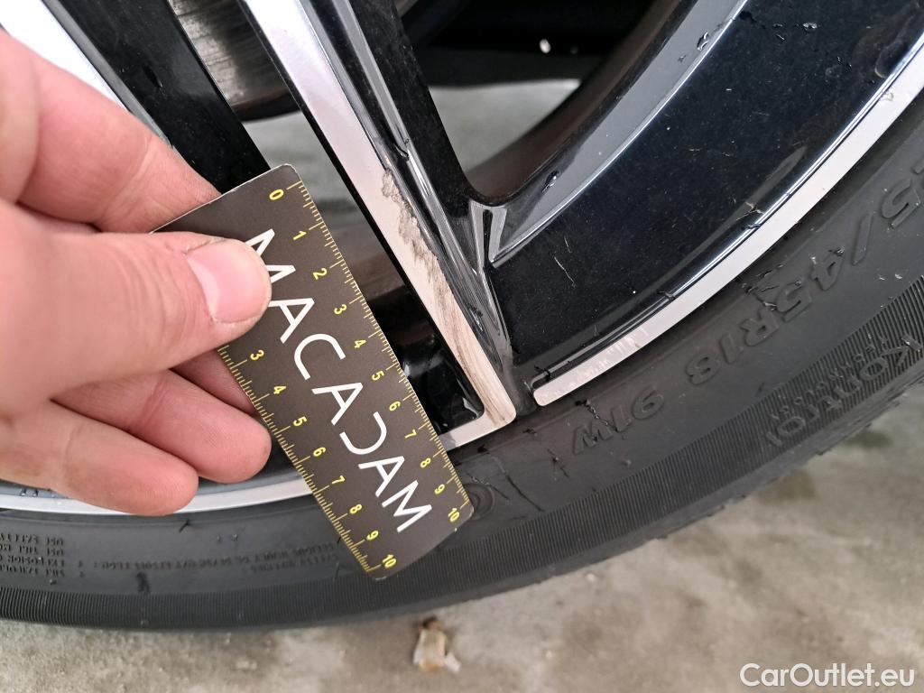  Mercedes  A-Klasse MERCEDES-BENZ Classe A Compact / 2018 / 5P / Berline A 200 AMG Line 7G-DCT #20