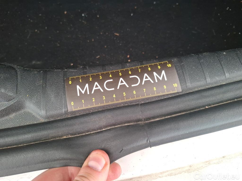  Peugeot  208 PEUGEOT  / 2015 / 5P / Berline &BLUEHDI 100 S&S ALLURE BUSINESS #5