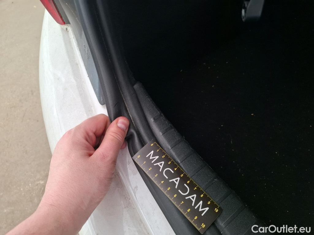  Peugeot  208 PEUGEOT  / 2015 / 5P / Berline &BLUEHDI 100 S&S ALLURE BUSINESS #4