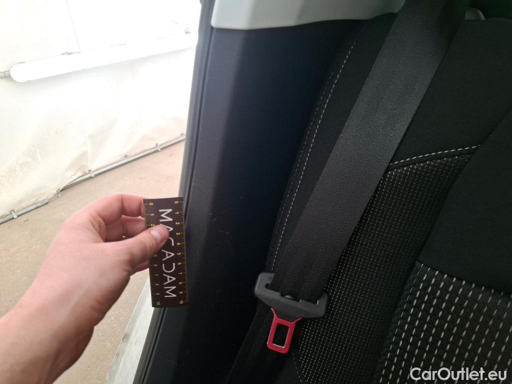  Peugeot  208 PEUGEOT  / 2015 / 5P / Berline &BLUEHDI 100 S&S ALLURE BUSINESS #8