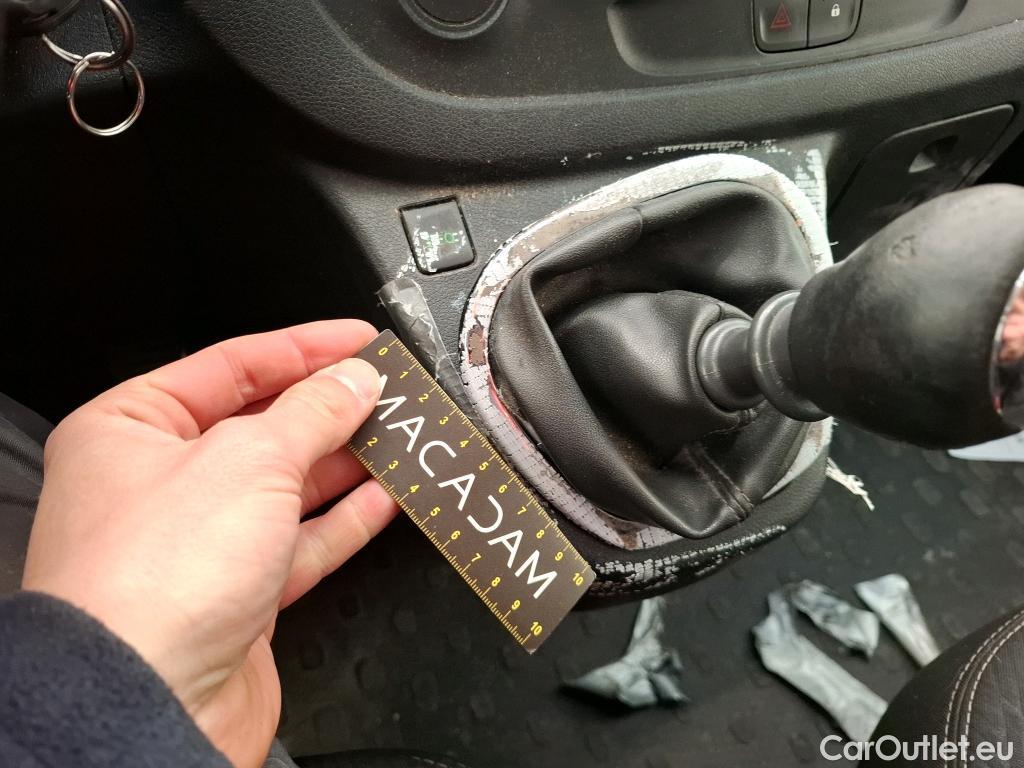  Renault  Trafic  III Fourgon L2H1 1200 Confort 1.6 dCi 120CV BVM6 E6 #96