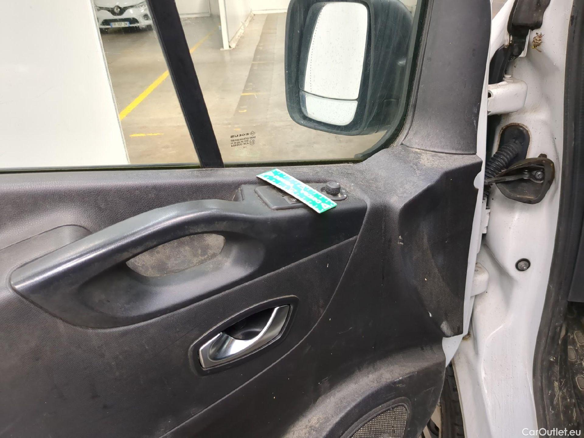  Renault  Trafic RENAULT  / 2019 / 4P / Fourgon tole FG GCF L1H1 1000 dCi 120 #5