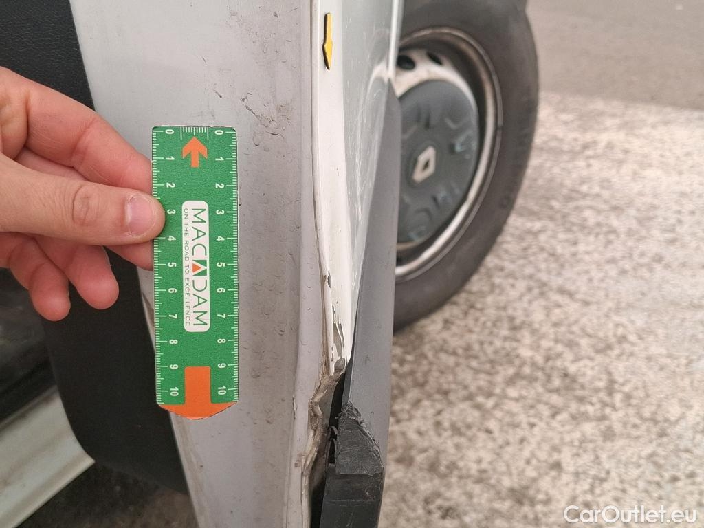  Renault  Master  III Fourgon L2H2 3 5 Grand Confort dCi 130CV BVM6 E6 #40