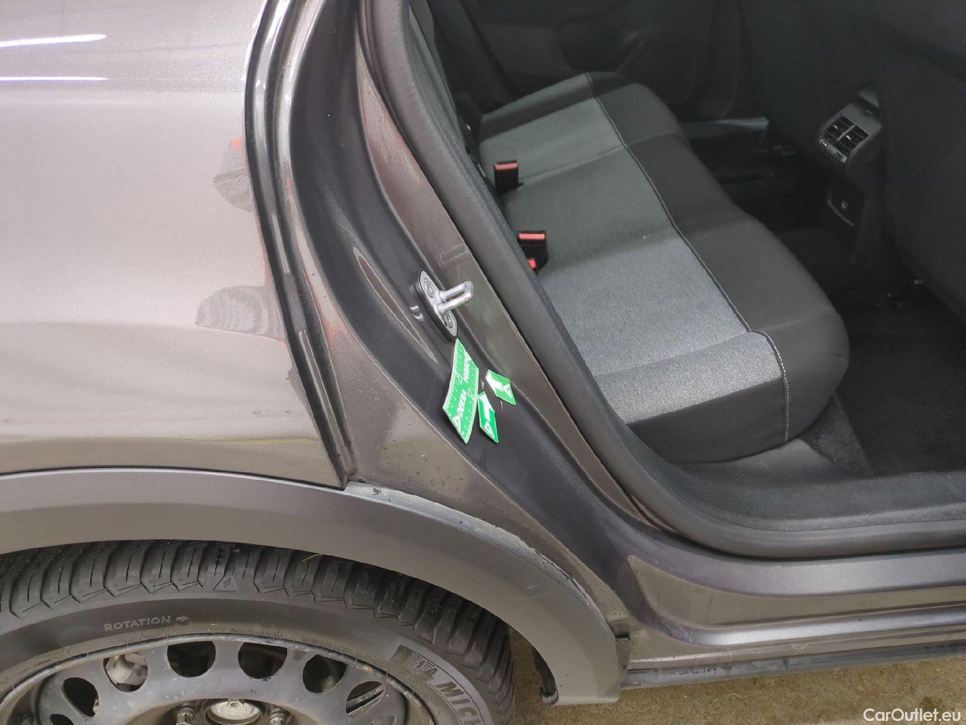  Citroen  C4  Berline Feel 1.2 PureTech 130CV BVA8 E6d #13