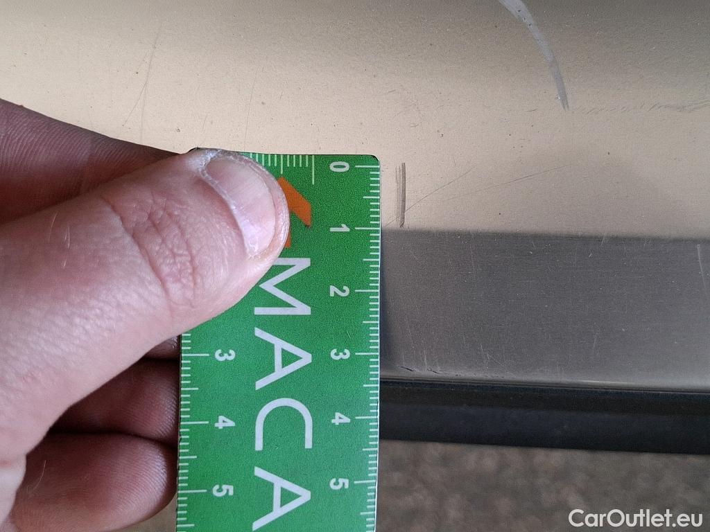  Peugeot  2008  Allure Pack 1.5 HDi 130CV BVA8 E6d #31