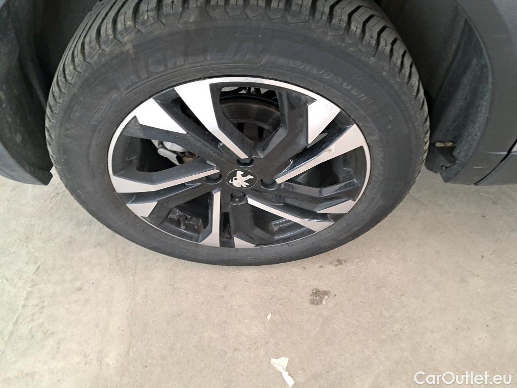  Peugeot  2008  Allure Pack 1.5 HDi 110CV BVM6 E6d #15