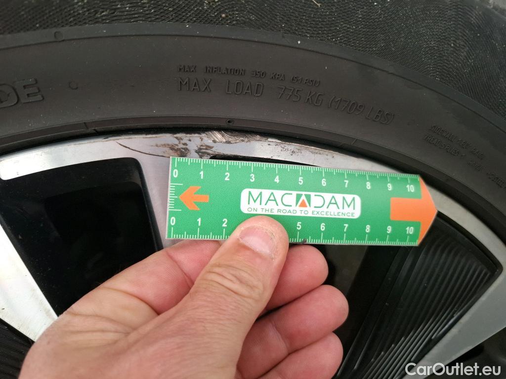  Peugeot  2008 PEUGEOT  / 2019 / 5P / Crossover PureTech 130 S&S EAT8 GT PACK #21