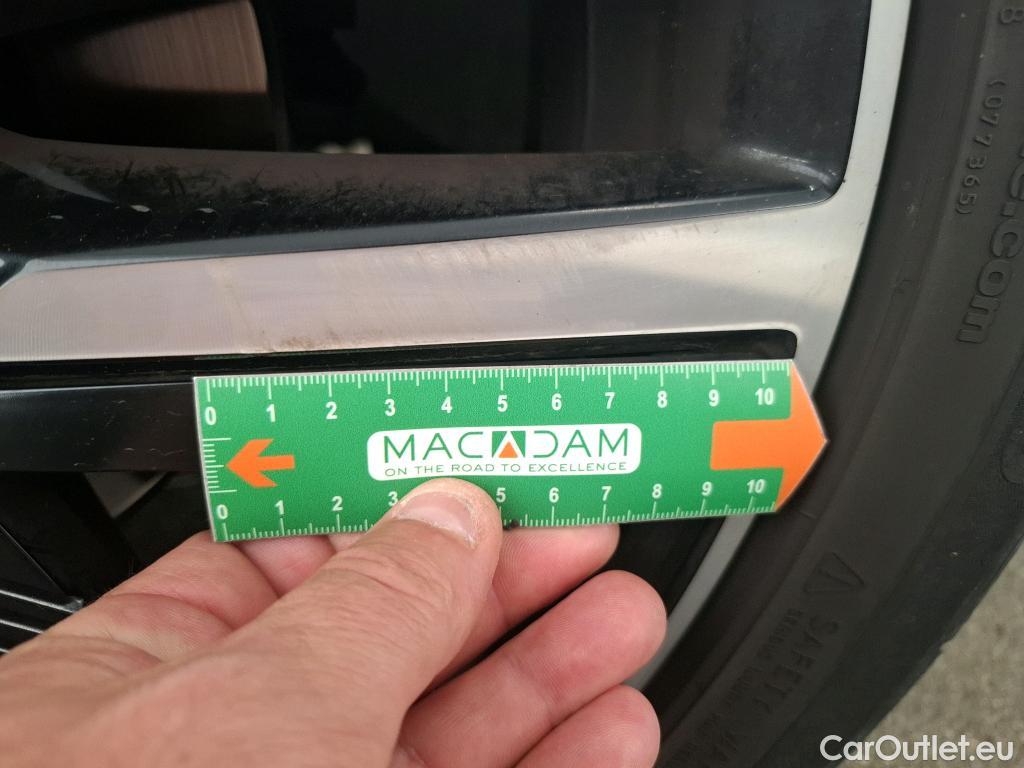  Peugeot  2008 PEUGEOT  / 2019 / 5P / Crossover PureTech 130 S&S EAT8 GT PACK #22