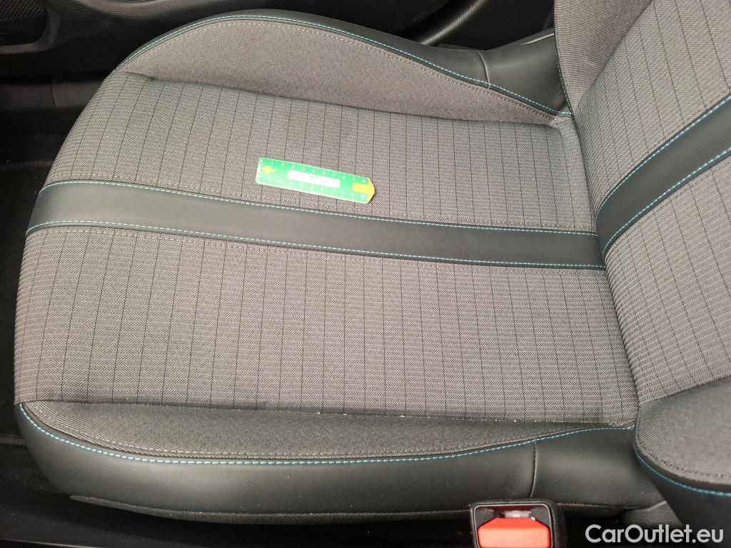  Peugeot  2008  Allure Business 1.5 HDi 130CV BVA8 E6d #17